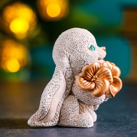 

Фигура "Зайка с букетом" бежевый, 6х6х7см