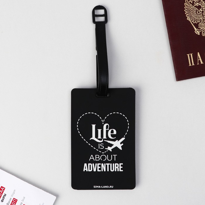 фото Бирка на чемодан резиновая «life is about adventure», черная
