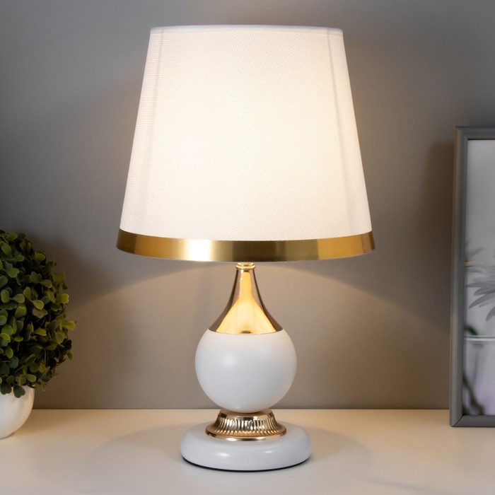 

Настольная лампа Римини 1x60Вт E27 бело-золотой 24,5х24,5х40,5 см RISALUX