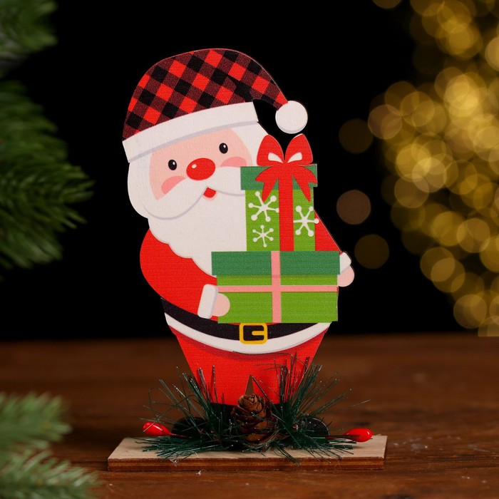 цена Новогодний декор «Дед Мороз и подарки», 9,5х4х15 см