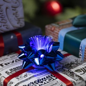 Светодиодная игрушка «Бант-звезда» 9 × 6 × 9 см, батарейки LR44х3, свечение мульти, синяя Ош
