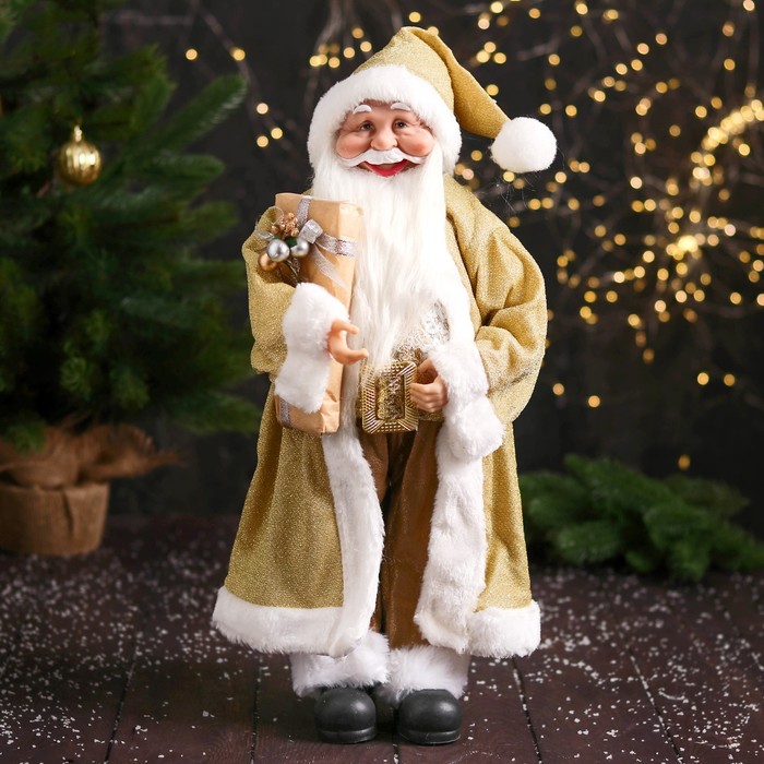 дед мороз в пушистой шубе колпачке с подарком 47 см бело золотой Дед Мороз В колпачке, подарком и ягодами 46 см, золото