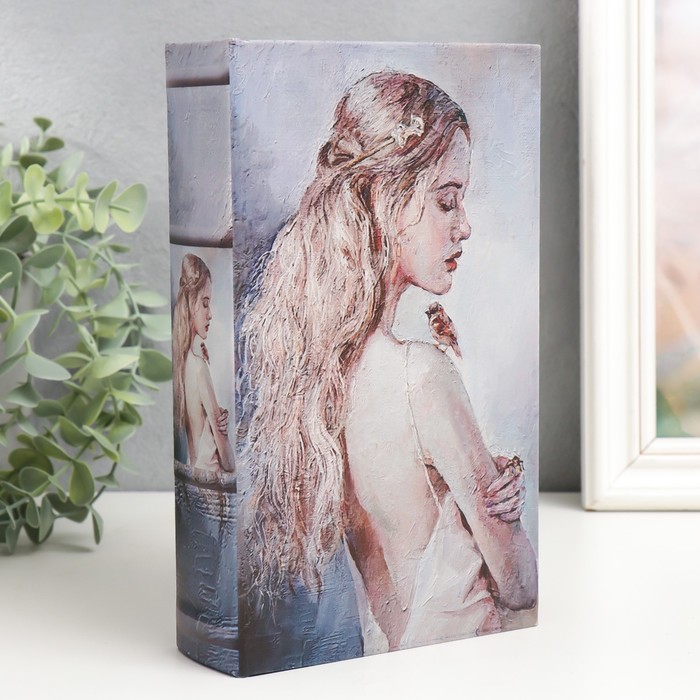 

Сейф-книга дерево кожзам "Девушка-нежность" 21х13х5 см