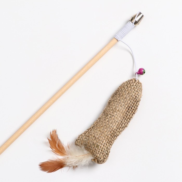 фото Дразнилка - удочка из эко-материалов "рыбка с кошачьей мятой и перьями" на деревянной палочк пижон