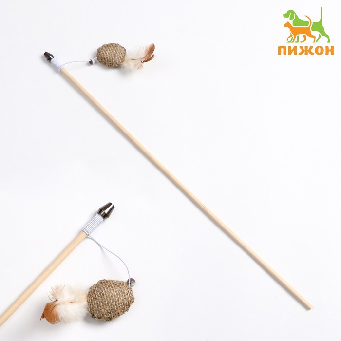 Дразнилка - удочка из эко-материалов Шарик с кошачьей мятой и перьями на деревянной палочкой 915 удочка дразнилка из натуральных материалов с игрушкой