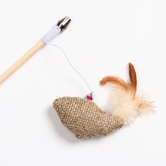 фото Дразнилка-удочка из эко-материалов "птичка с кошачьей мятой и перьями", деревянная палочка пижон