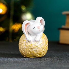 

Фигура "Кролик на шаре" бежевый, 8х8см