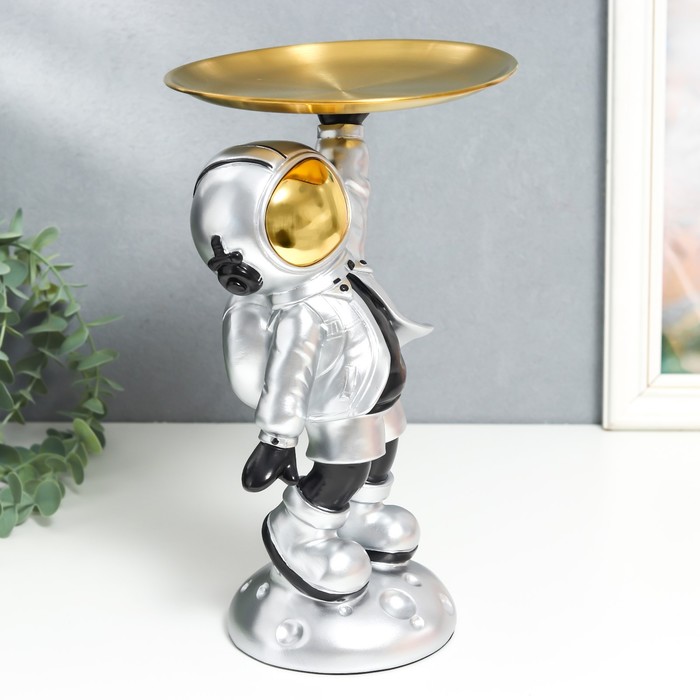 Сувенир полистоун подставка "Космонавт в серебристом" 28х20х17 см 9036260