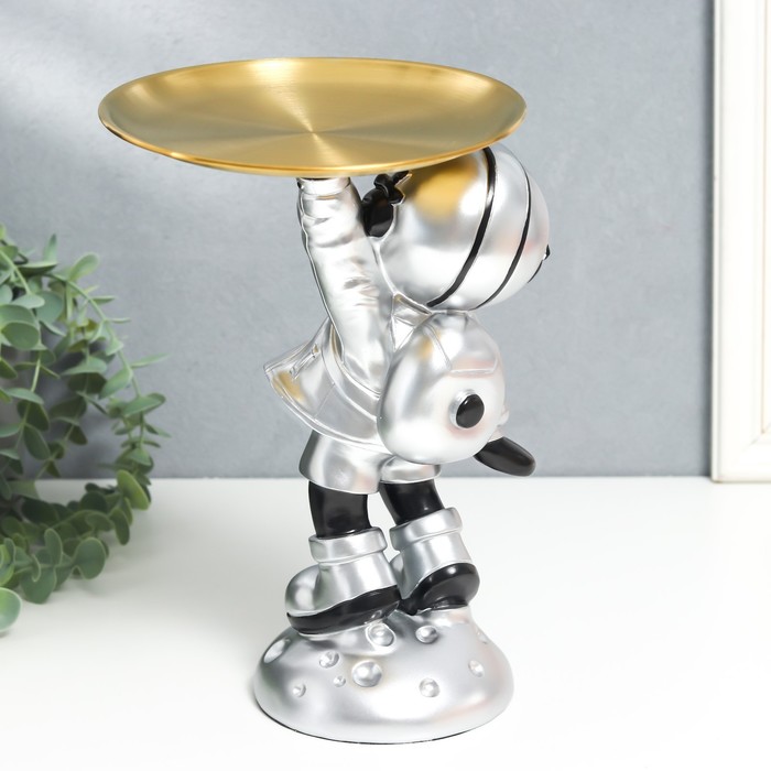 Сувенир полистоун подставка "Космонавт в серебристом" 28х20х17 см 9036260