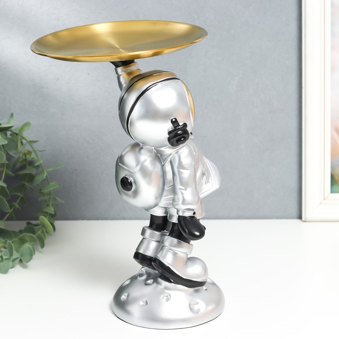 Сувенир полистоун подставка "Космонавт в серебристом" 28х20х17 см 9036260