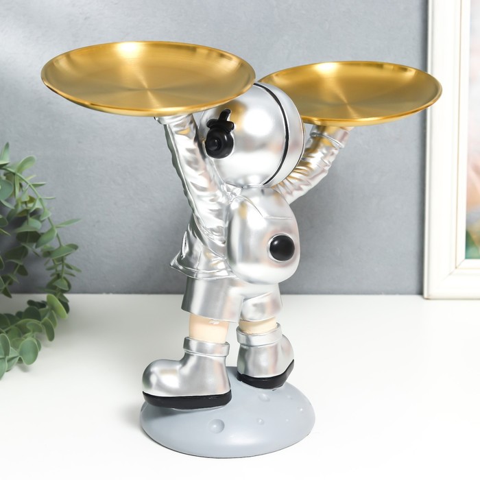 Сувенир полистоун подставка "Космонавт в серебристом с двумя блюдами" 14х26,5х32 см 9036261
