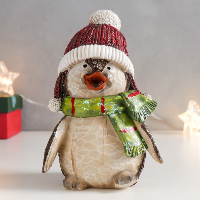 Сувенир полистоун Пингвин в красной шапке и зелёном шарфе 17,5х11,5 см