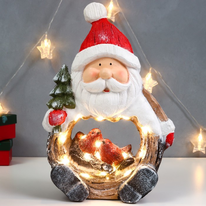 Сувенир керамика свет Дед Мороз с ёлкой и птицами в гнезде, срез дерева 39х26,5х10,5 см сувенир керамика подсвечник дед мороз с ёлкой на шубе с звёздочкой золото 27х8 5х9 см 63432