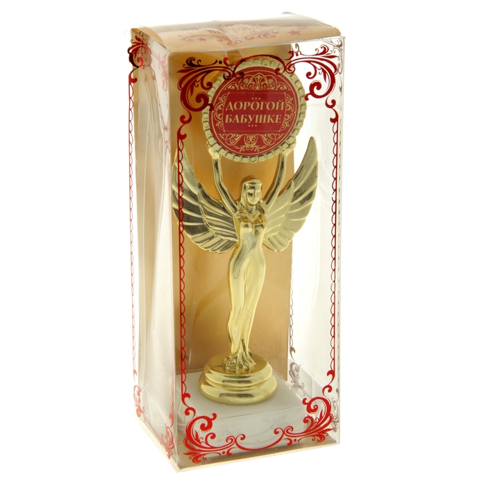 Ника с медалью "Дорогой бабушке"