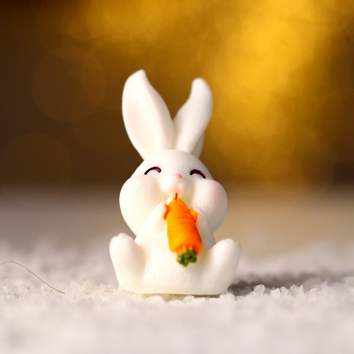 Миниатюра кукольная «Заюша с морковкой», размер: 2,3 × 3 × 3,9 см