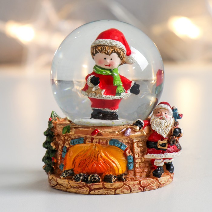 Сувенир полистоун водяной шар Малыш со звёздами в ожидании Деда Мороза 4,5х4,5х6,5 см