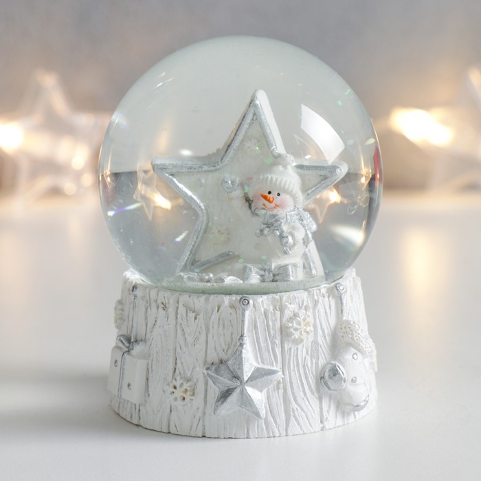 Сувенир полистоун водяной шар Снеговик со звездой 7х6,7х8,8 см сувенир полистоун водяной шар снеговик с носком подарков 7х6 7х8 8 см