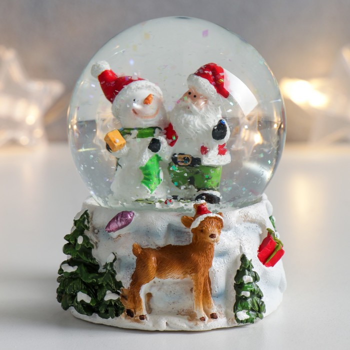 Сувенир полистоун водяной шар "Снеговик и Дед Мороз с оленёнком" 7х6,7х8,8 см