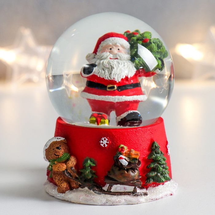 Сувенир полистоун водяной шар Дед Мороз с ёлкой на плече 6,5х6,5х8,5 см