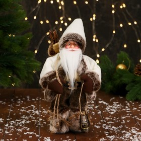 Дед Мороз "В пушистом колпачке, с фонариком и подарками" 28 см, двигается, серо-белый