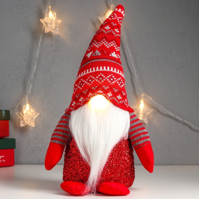 Кукла интерьерная свет Дед Мороз светящийся нос, в красном колпаке с узорами 33х17х12 см кукла интерьерная дед мороз в шапке с красными узорами с бомбошками 41х13х10 см