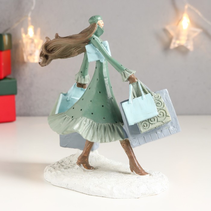Сувенир полистоун Девушка в зимнем наряде - покупка подарков 14,5х7,5х13,5 см сувенир полистоун лосик в зимнем наряде микс 4 3х3х7 см