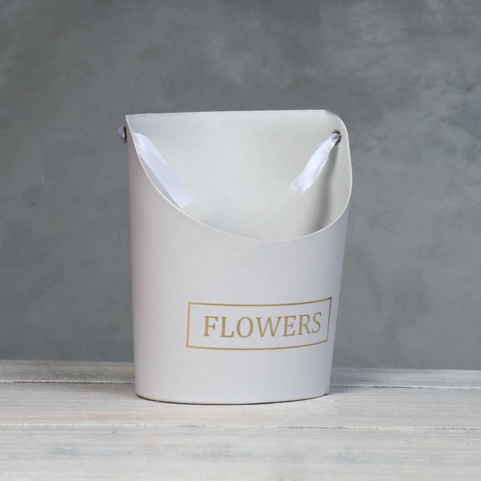 фото Переноска для цветов, ваза овал с тиснением flowers, белый 12,5 х 13,5 х 18 см