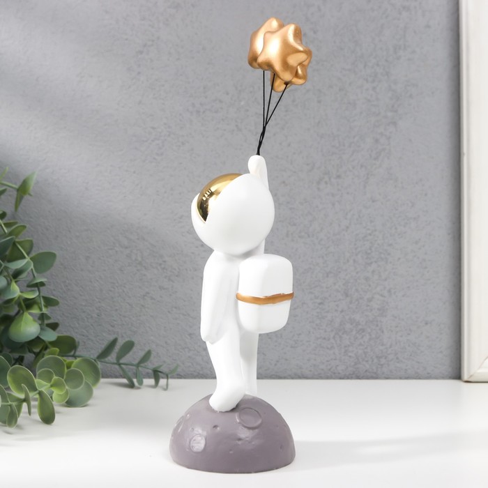 Сувенир полистоун "Космонавт со звёздами-шариками" белый с золотом 7х7х23 см 9088485
