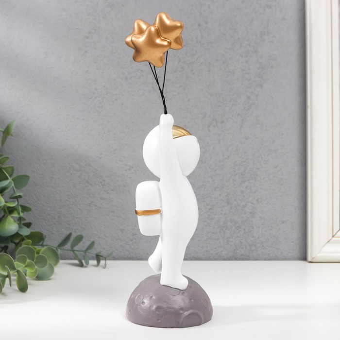 Сувенир полистоун "Космонавт со звёздами-шариками" белый с золотом 7х7х23 см 9088485