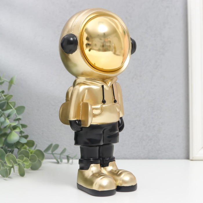 Сувенир полистоун "Космонавт со скейтом" золото с чёрным 12х10х24 см 9088487