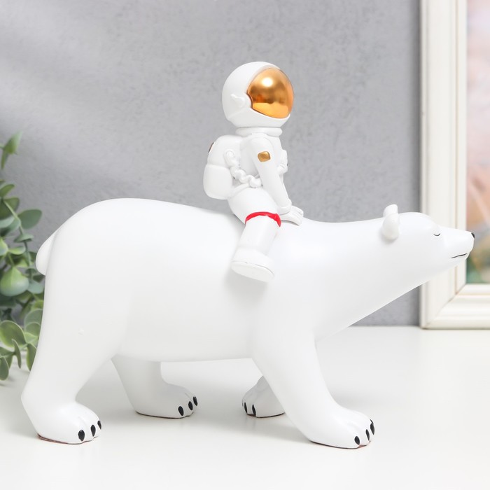 Сувенир полистоун "Космонавт верхом на медведе" белый 24х20х10,5 см 9095707