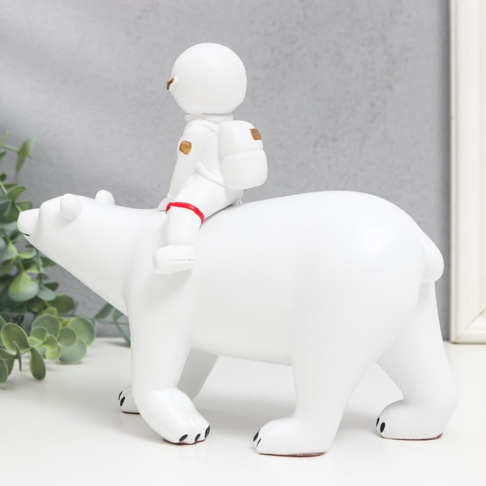 Сувенир полистоун "Космонавт верхом на медведе" белый 24х20х10,5 см 9095707
