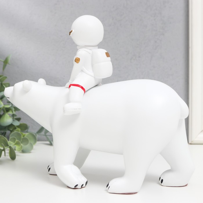 Сувенир полистоун "Космонавт верхом на медведе" белый 24х20х10,5 см 9095707