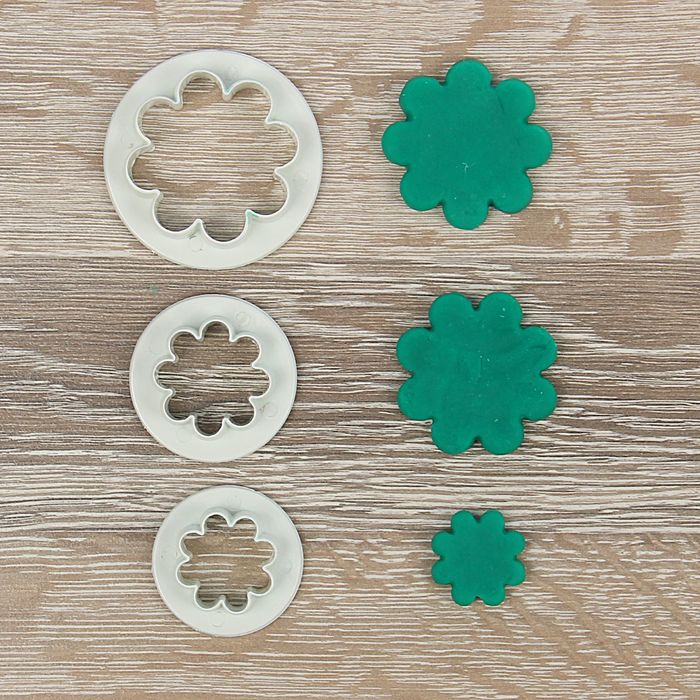 Набор выемок кондитерских для марципана и теста "Цветок" 3 шт: 2х2х0,5 см, 2,5х2,5х0,5 см, 4х4х0,5 см