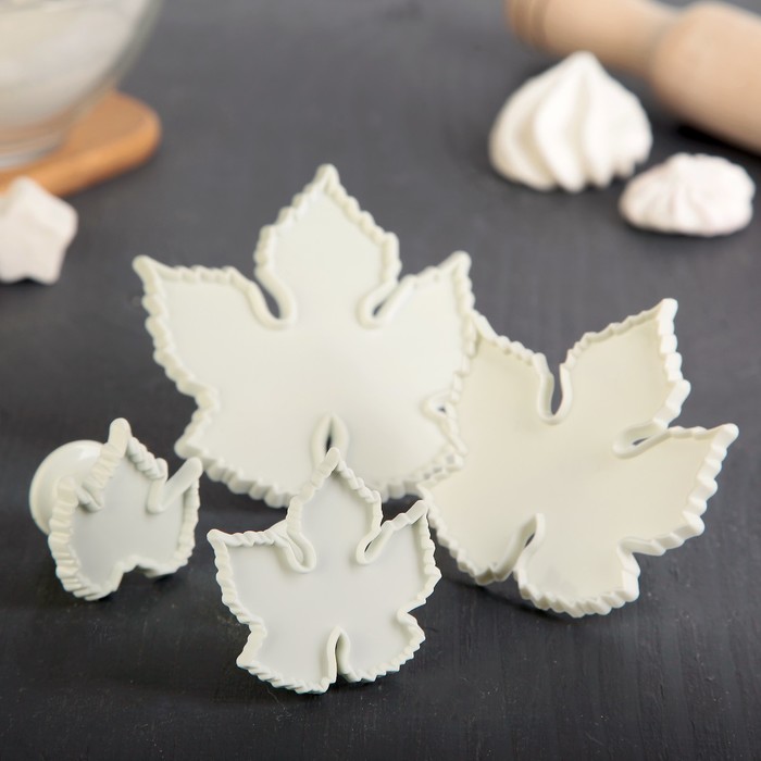 Набор выемок кондитерских для марципана и теста 9х9х3 см "Кленовый лист", 4 шт