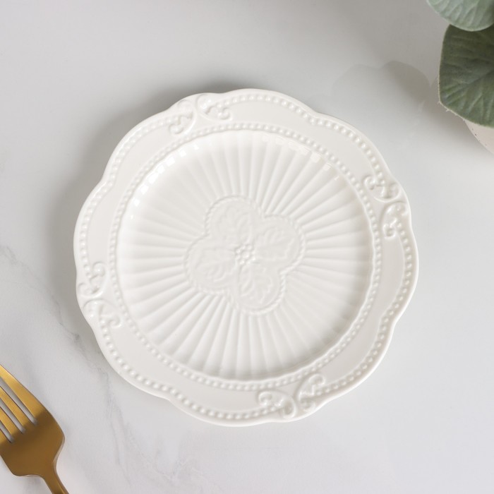 Тарелка фарфоровая пирожковая Magistro «Этюд», d=15 см, цвет белый тарелка фарфоровая пирожковая с утолщённым краем magistro la perle d 16 см цвет белый