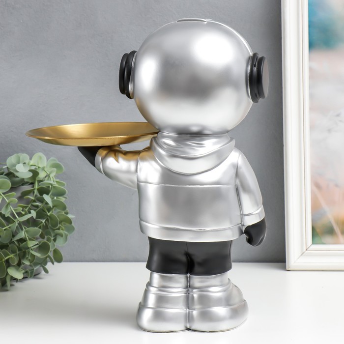Сувенир полистоун подставка "Космонавт в куртке" серебро 36х27х20 см 9045885