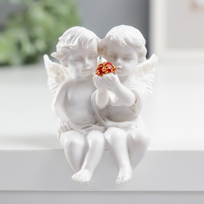Сувенир полистоун Белоснежные ангелы с кристаллом 7х5х5 см