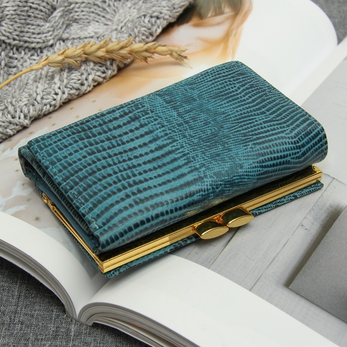 Кошелёк женский "Рептилия" 2 отдела на рамке, 2 отдела, отдел для кредиток, цвет голубой