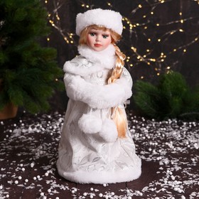 Снегурочка "В муфте с меховыми бомбошками" 33 см, серебристо-белый