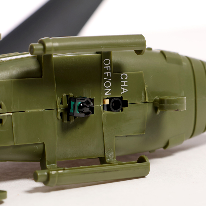 Вертолет радиоуправляемый «Армия», заряд от USB, свет, цвет зелёный
