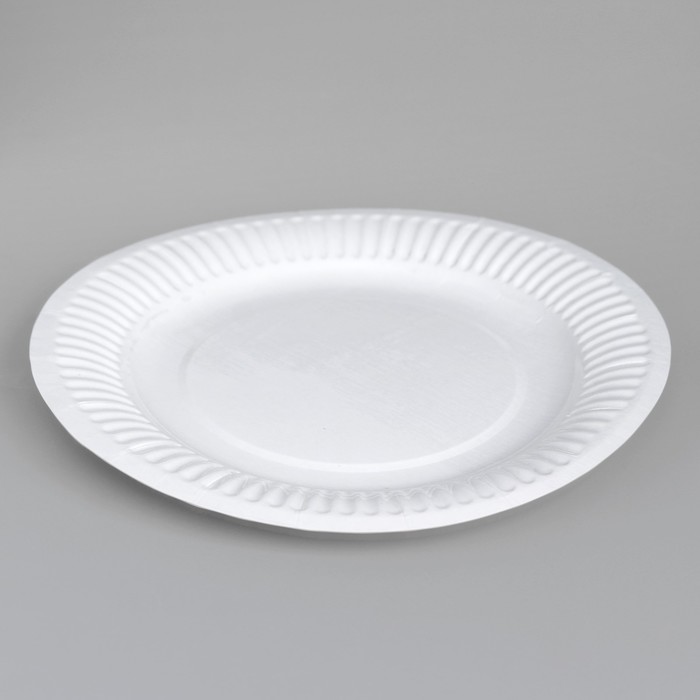 Тарелка одноразовая Белая ламинированная, картон, 18 см