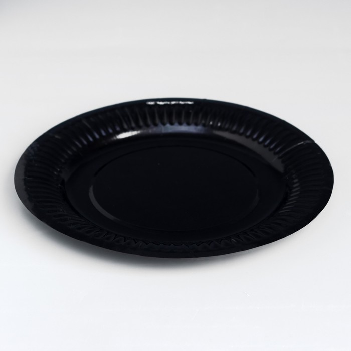 Тарелка одноразовая Черная ламинированная, картон, 18 см
