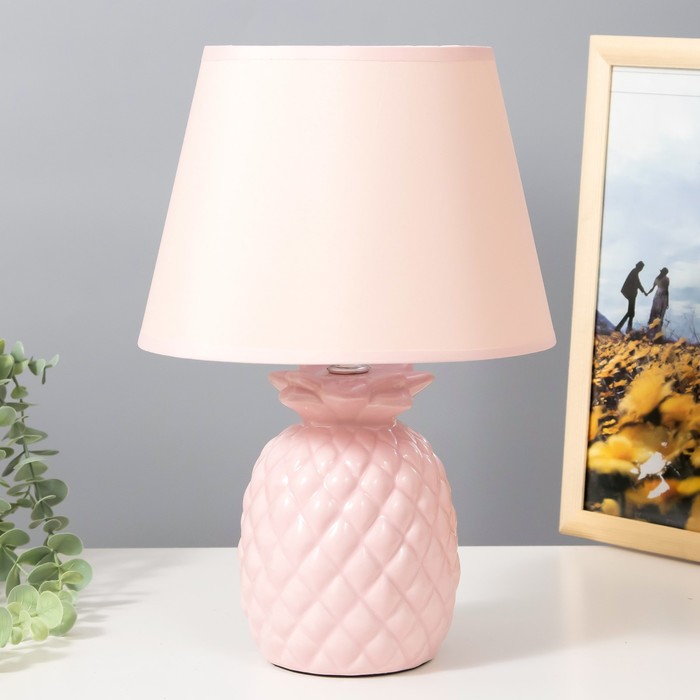 Настольная лампа Ананас Е14 40Вт розовый 22х22х33 см RISALUX