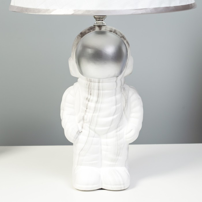 Настольная лампа "Космонавт" Е14 40Вт серебро 22х22х44,5 см 9068940