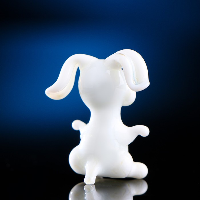 

Сувенир из стекла "Зайчик белый уши вниз,"