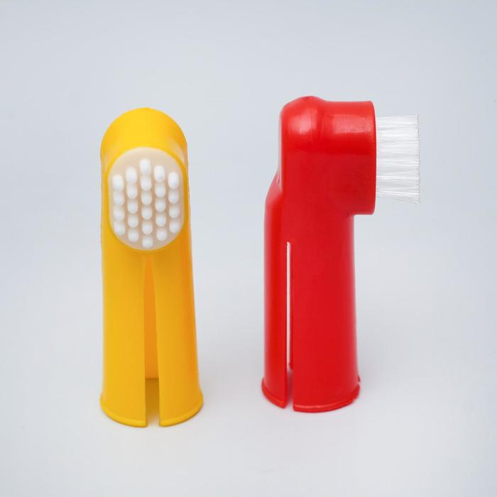 Набор зубная щётка двухсторонняя + щётка напальчник + массажер для десен (набор 3 шт), микс цветов 5