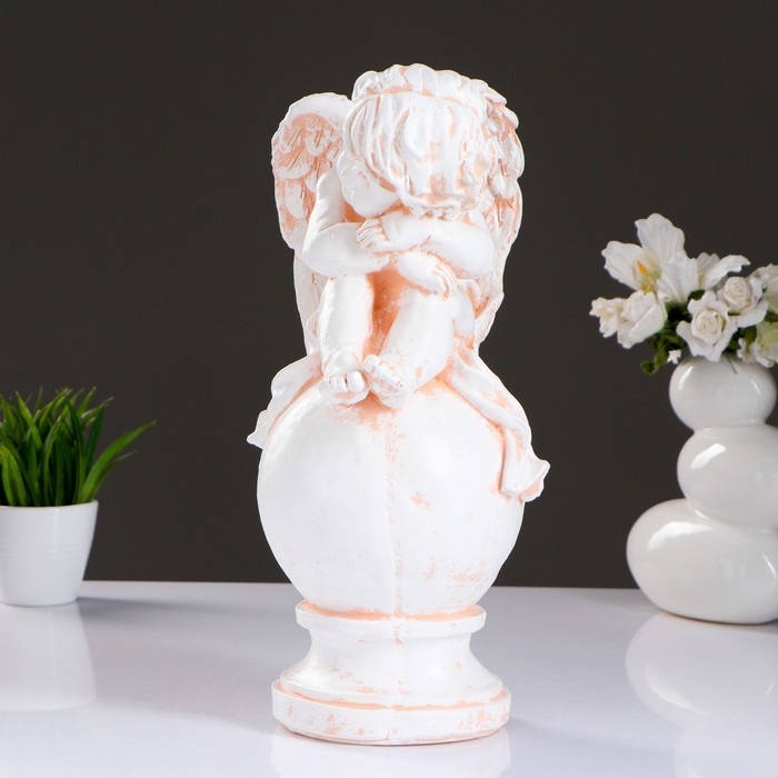 Статуэтка "Ангел спящий на шаре" античный белый