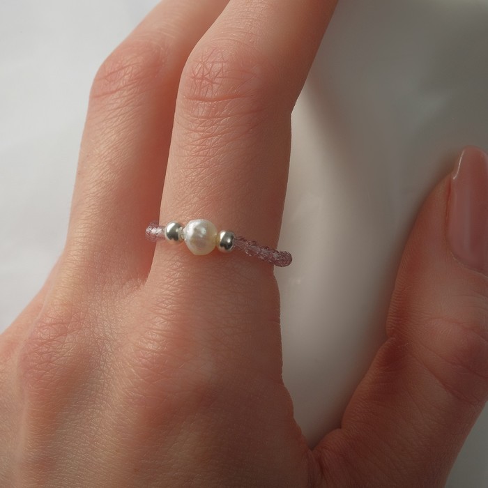 Кольцо бусина "Жемчуг" на шпинели, цвет сиреневый с серебром, 16 размер