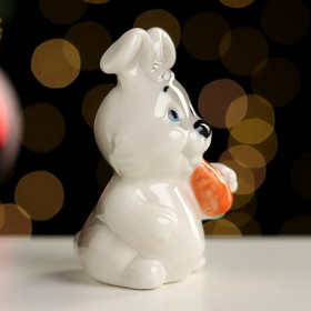 

Сувенир "Зайка с морковкой", 6х3,5х3,5 см ,фарфор
